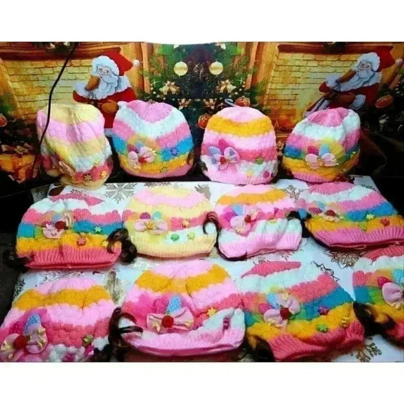 HAND knitted girl hat with knitted applique with beads for 3-6 year old. NEW. - Picture 6 of 9